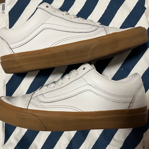 VANS Old Skool White Leather Gumsole (Unisex) - Picture 2 of 9